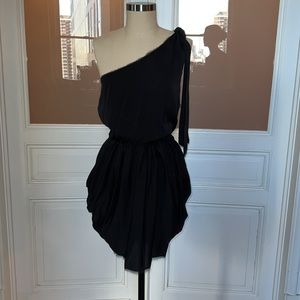 Alice & Olivia Lil Black Asymmetrical One shoulder Chiffon Cocktail Dress. S